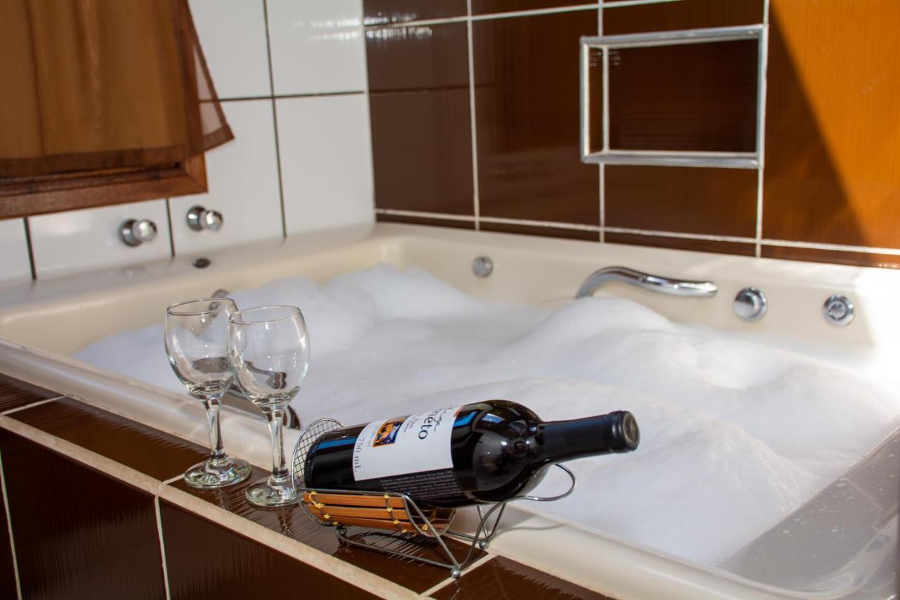 Suíte Deluxe com Banheira de Hidromassagem